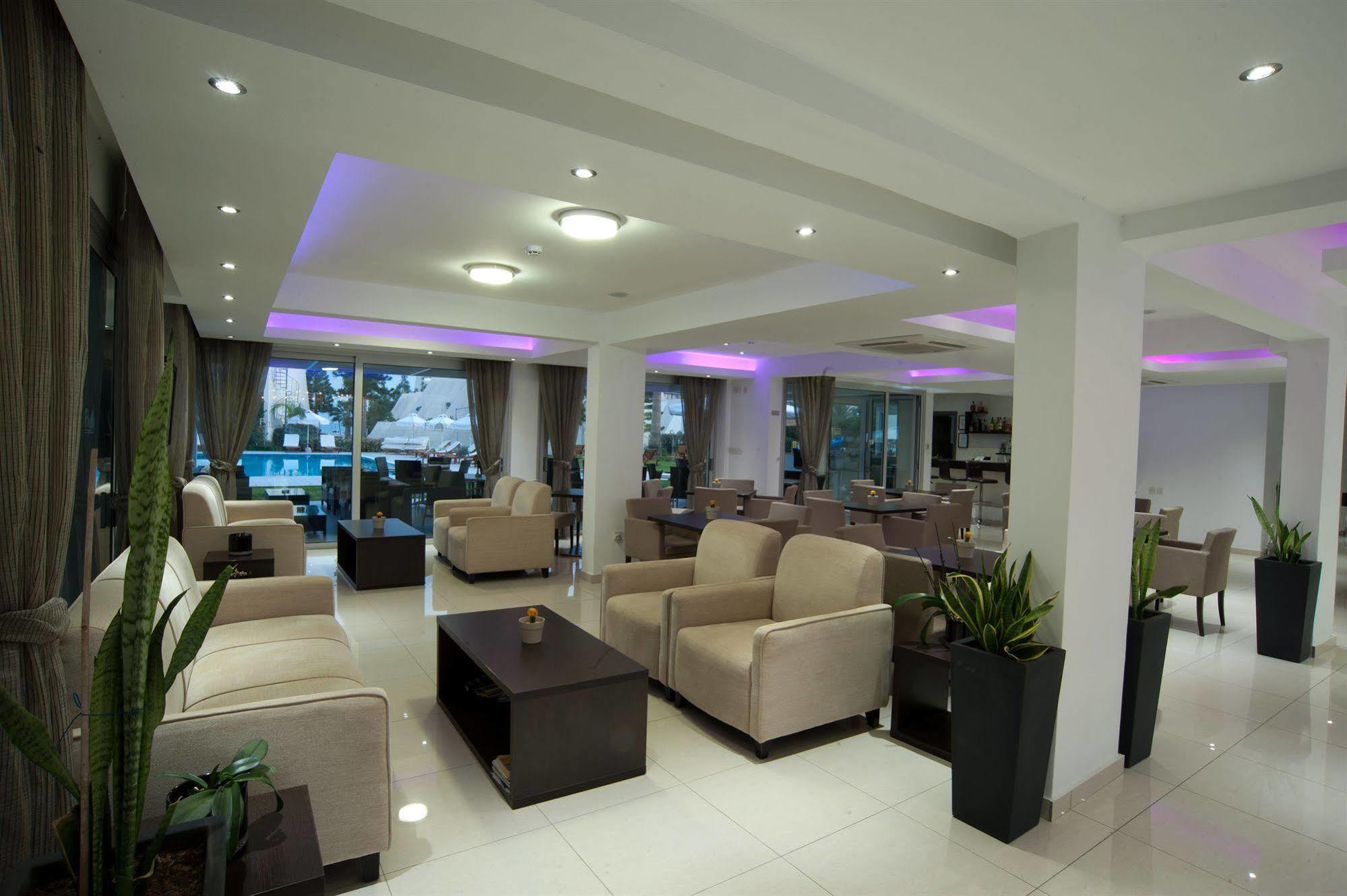 Aparthotel Frixos 3*