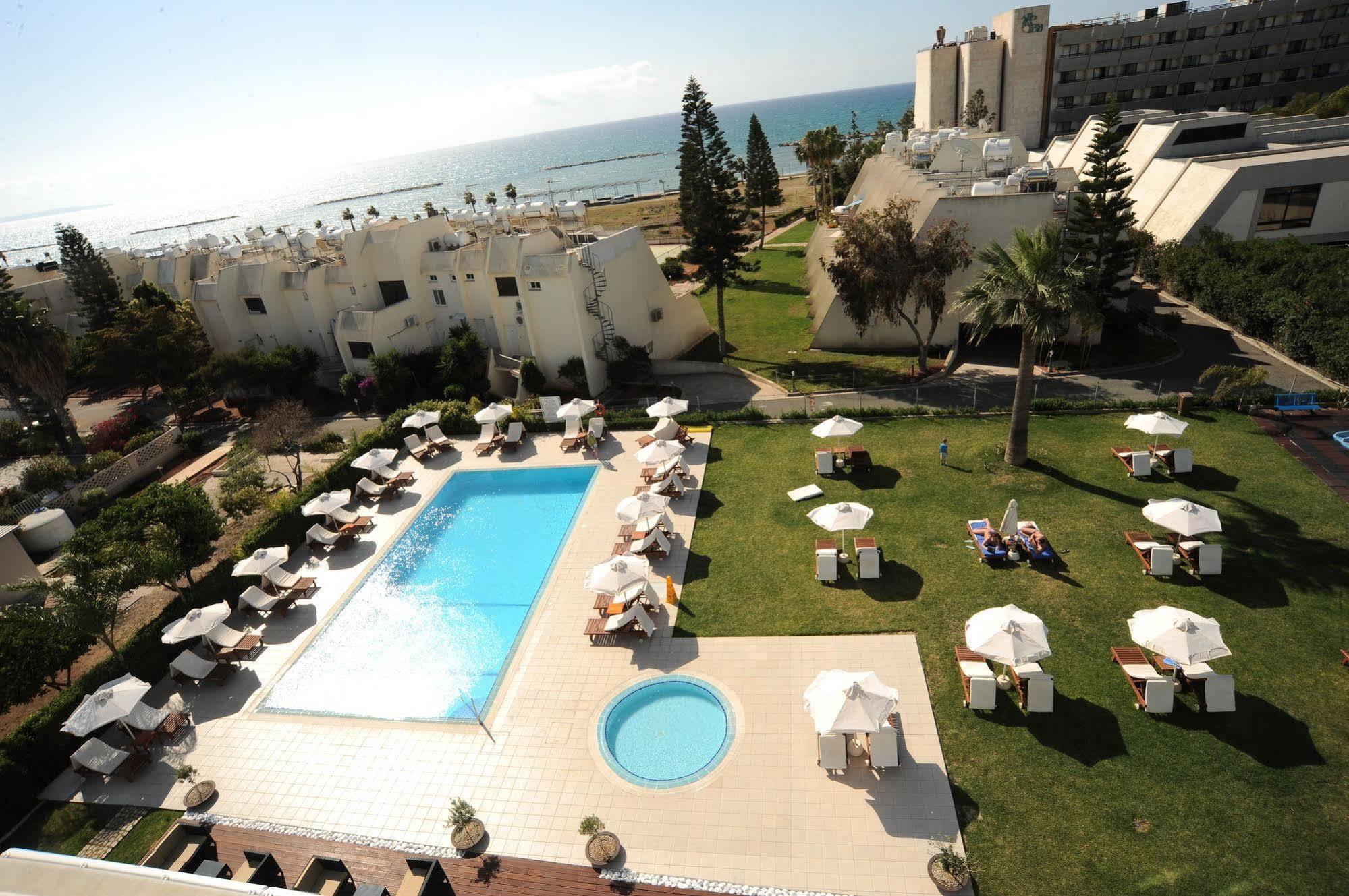 Aparthotel Frixos 3*