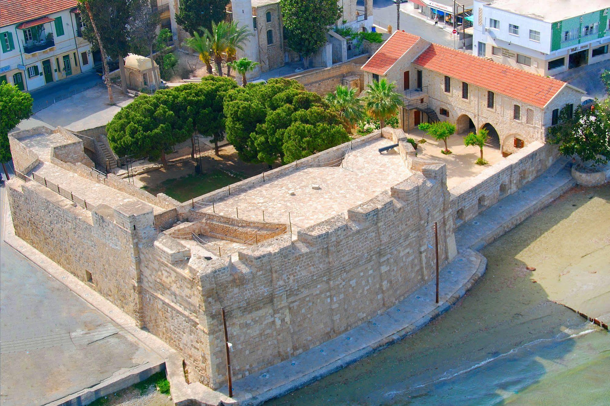 Frixos Aparthotel 3*