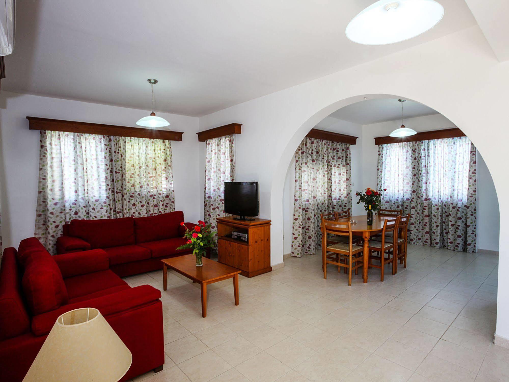 Kotsias Corallia * Coral Bay
