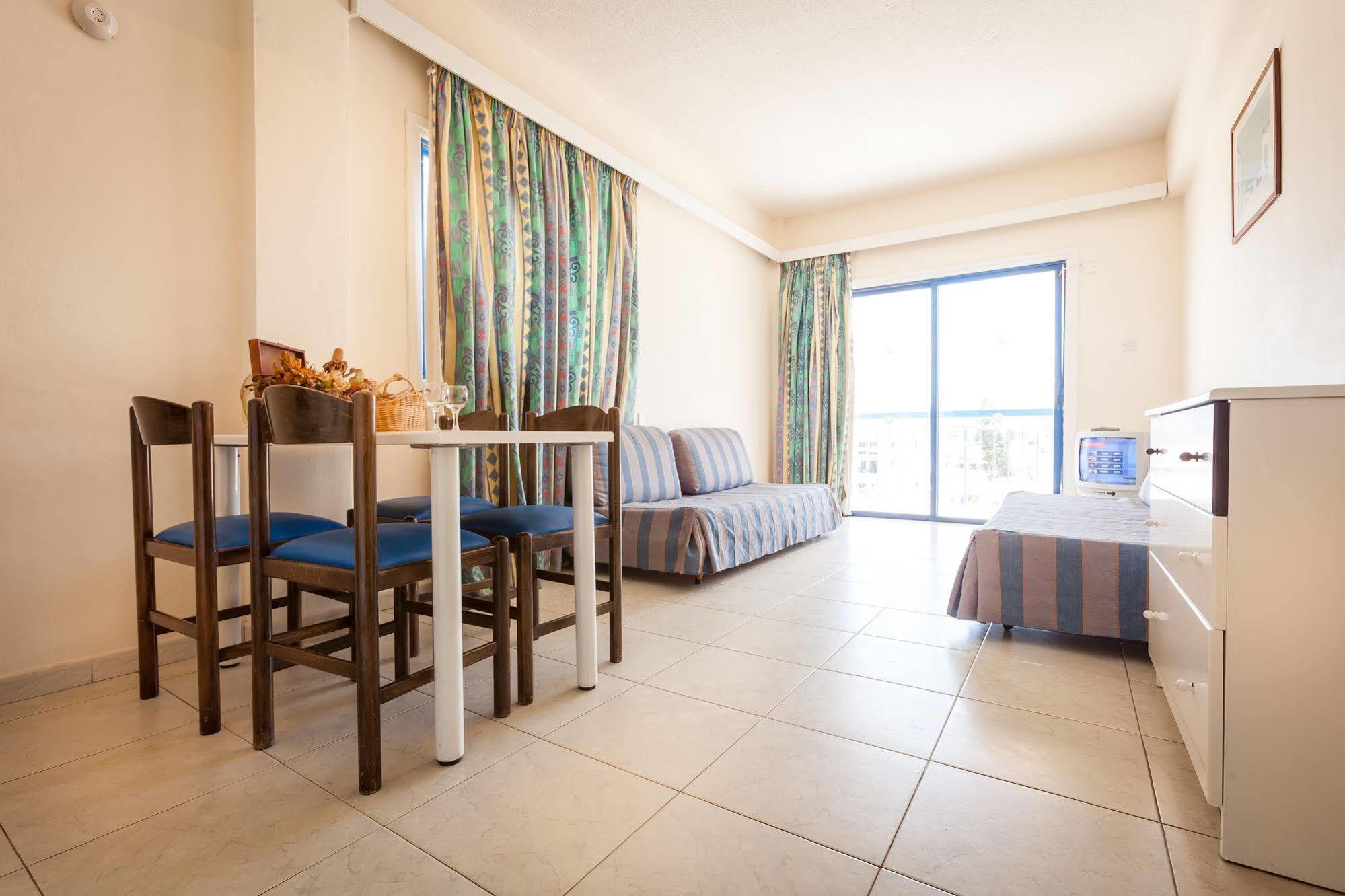 Crown Elamaris 3*