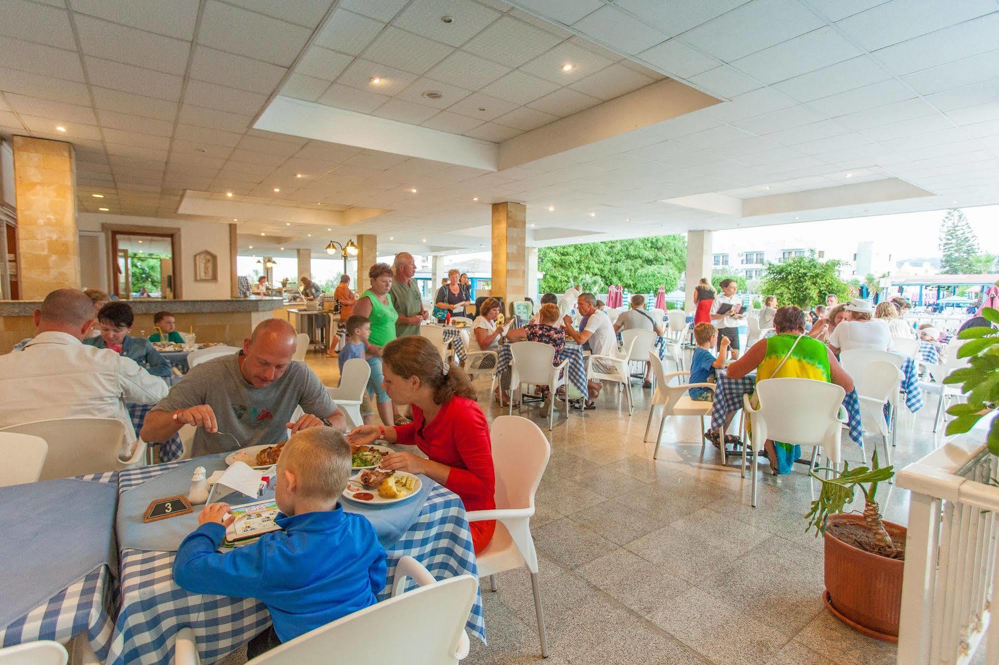 Aparthotel Crown Elamaris