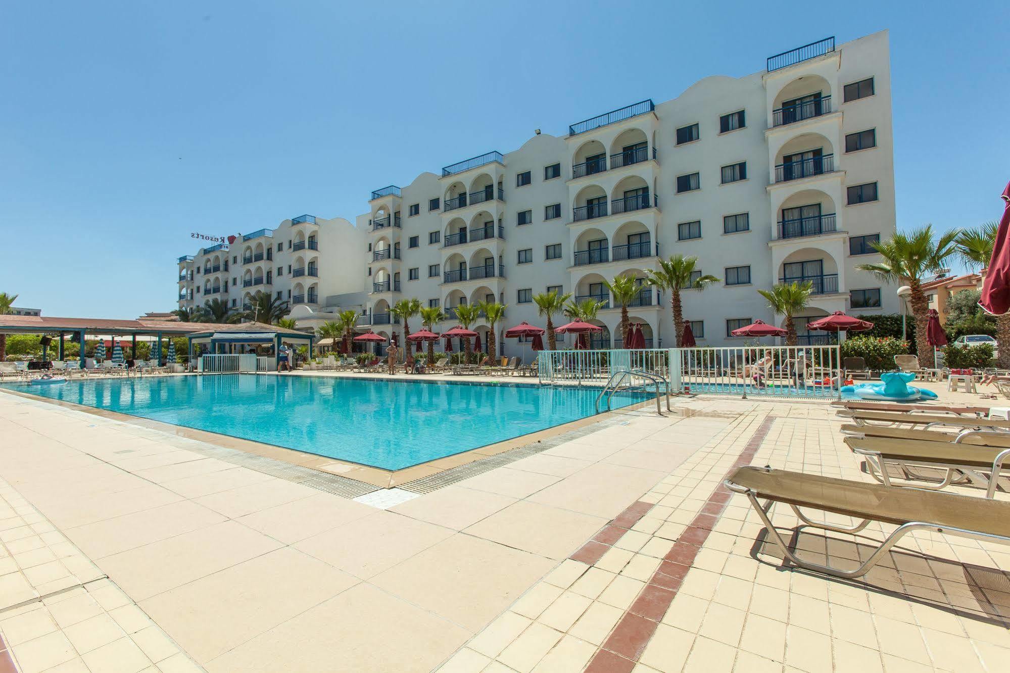 Crown Elamaris Aparthotel