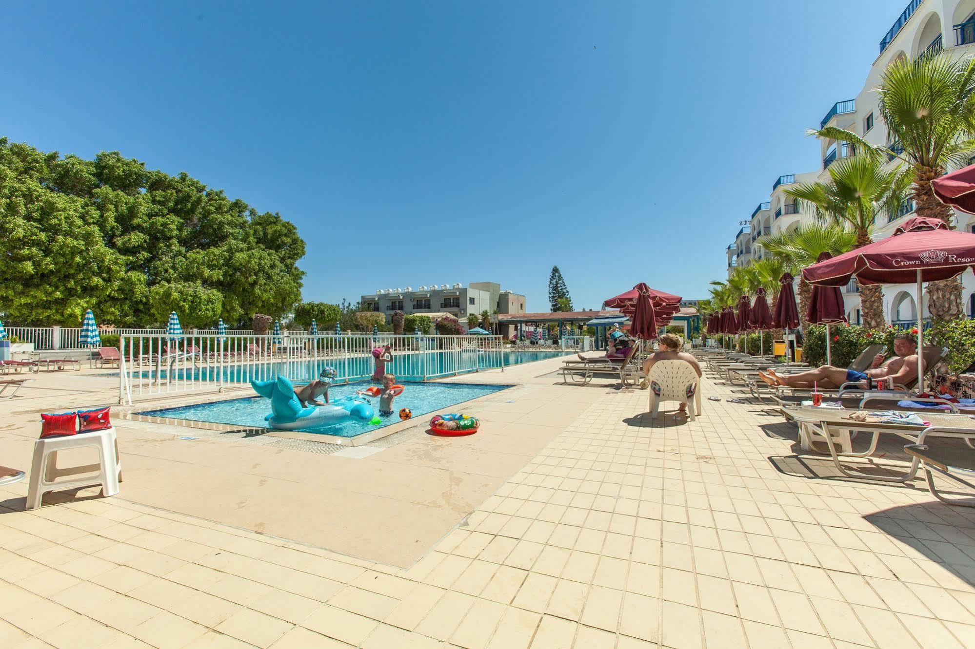 Crown Elamaris Aparthotel Protaras