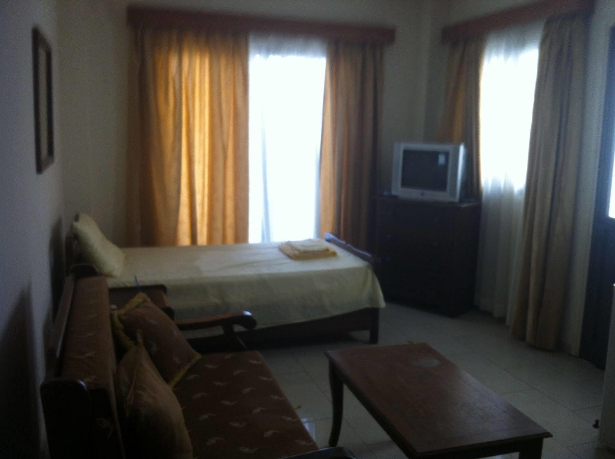 Zakos Court Apartment *