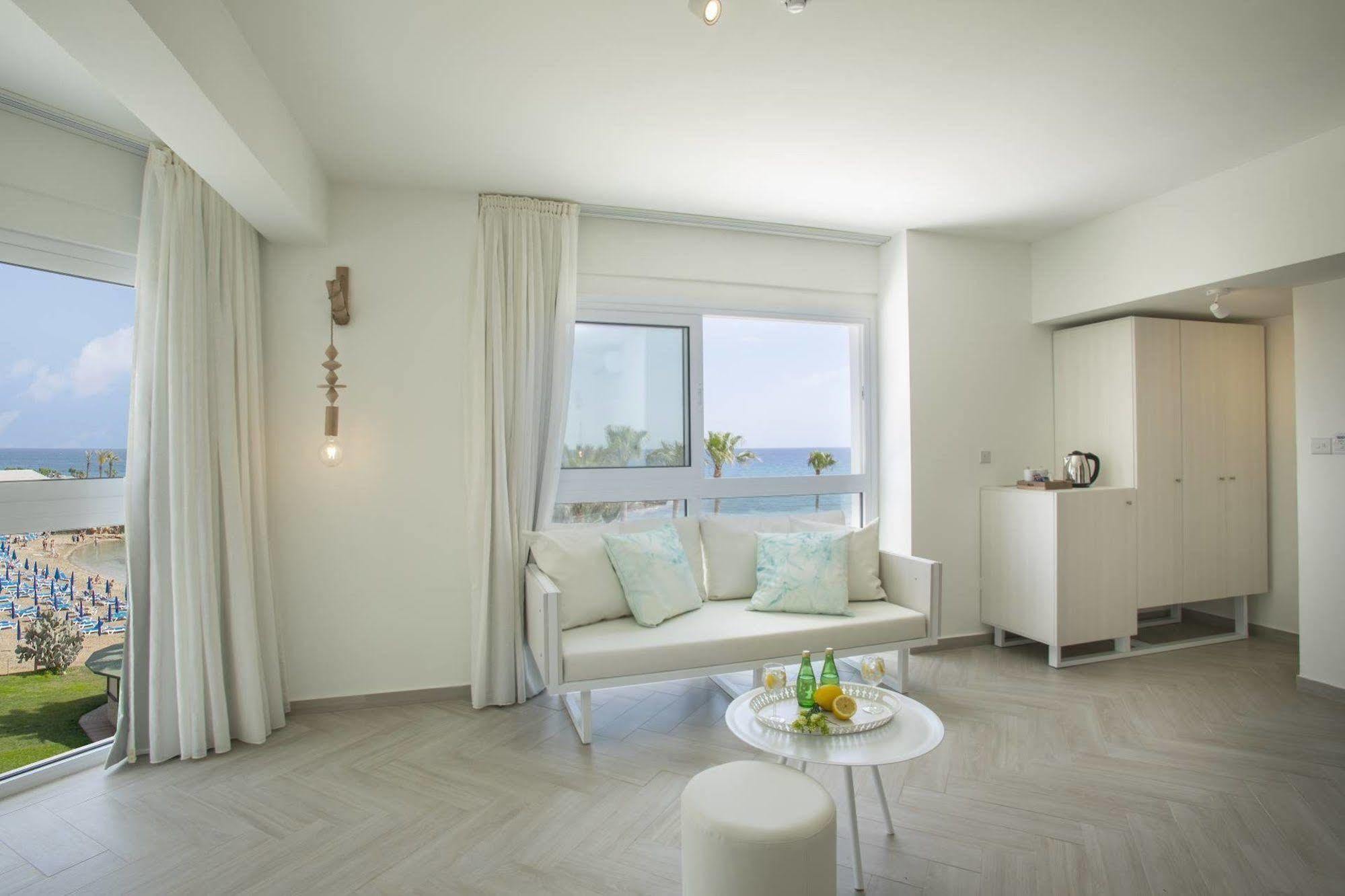 Infinity Blu - Designed For Adults 4* Pernera