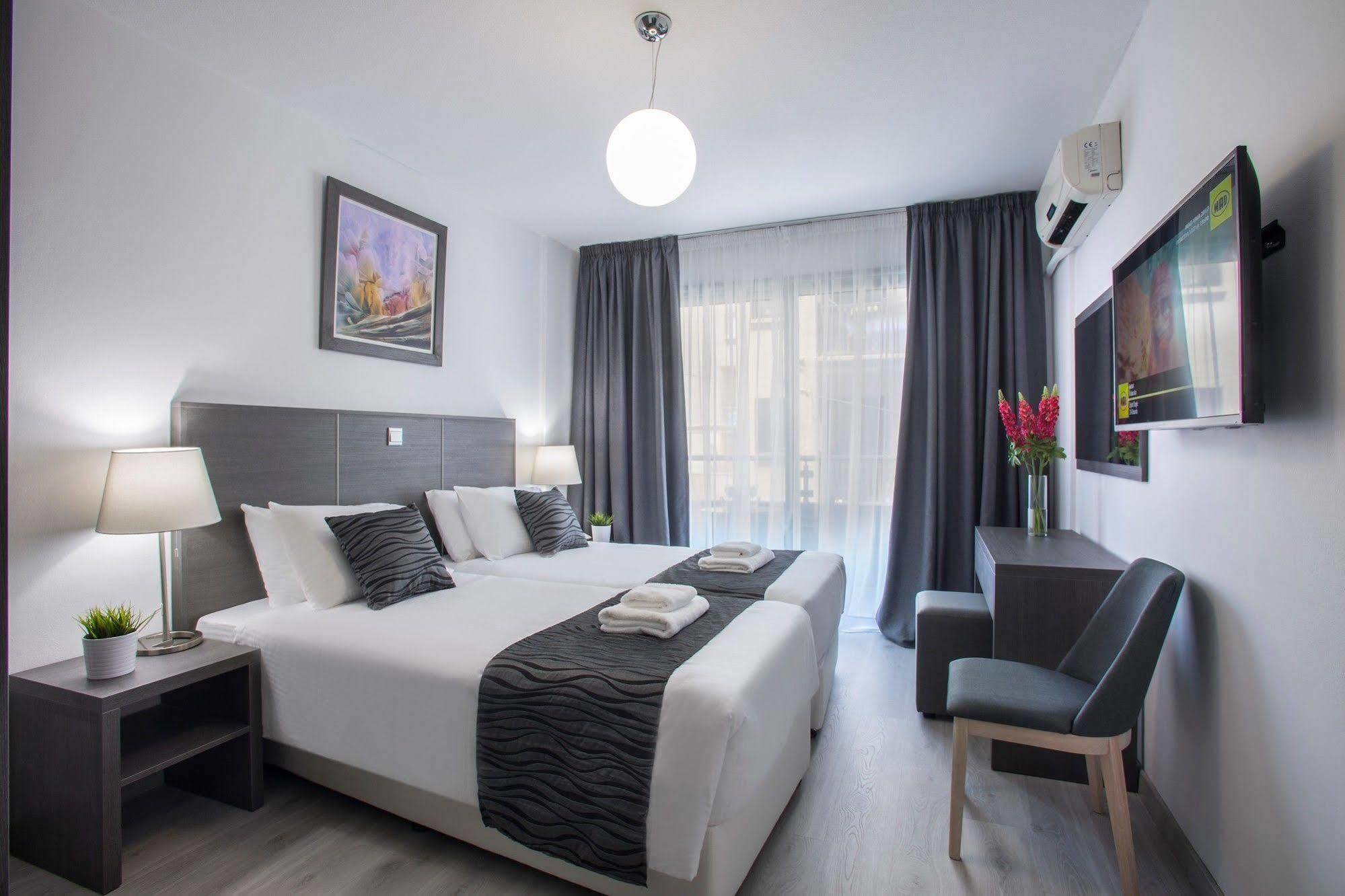 Petrou Bros Hotel