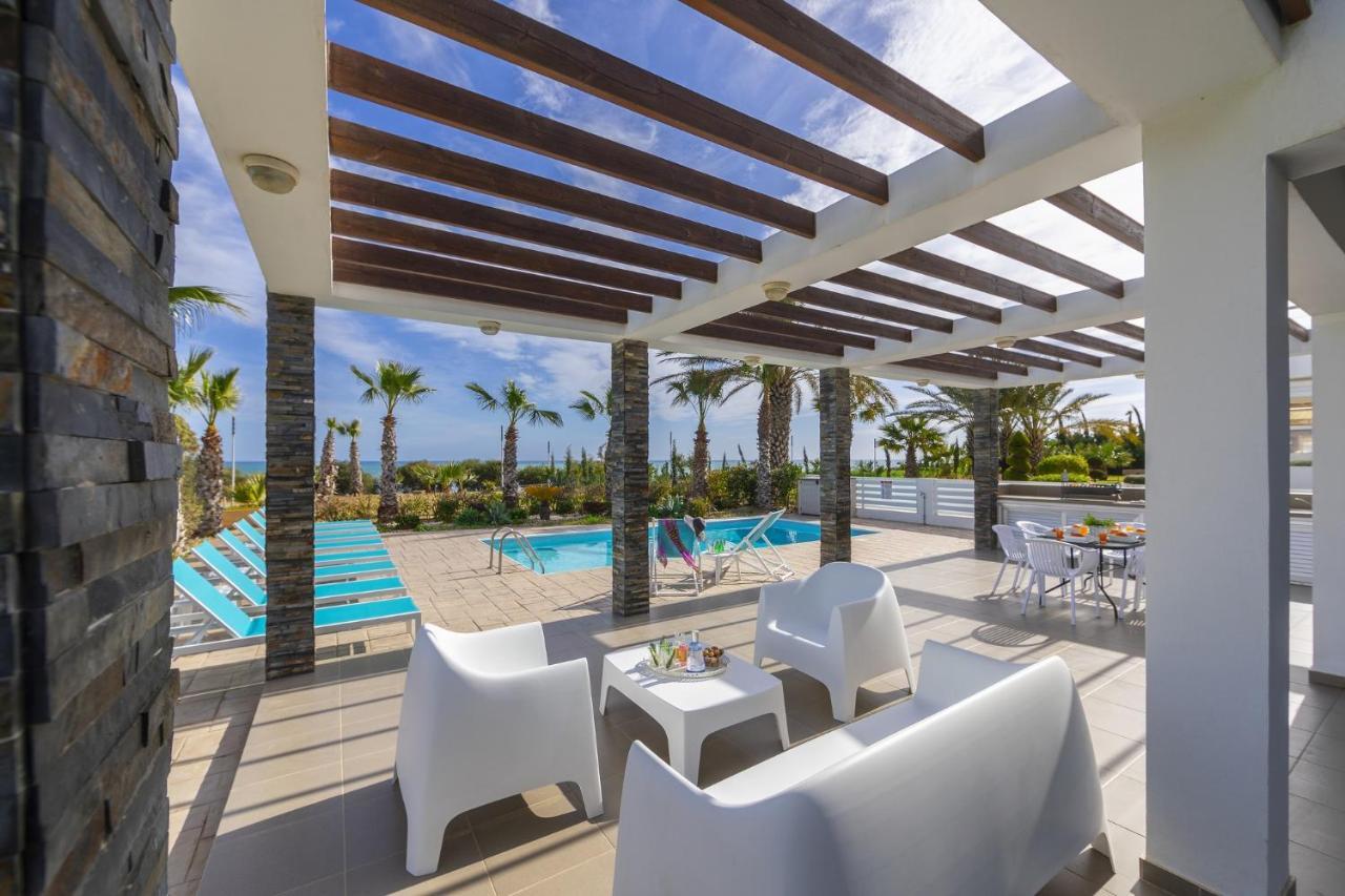 Faros Beachfront Villa *