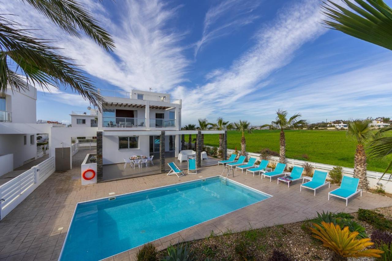 Faros Beachfront *