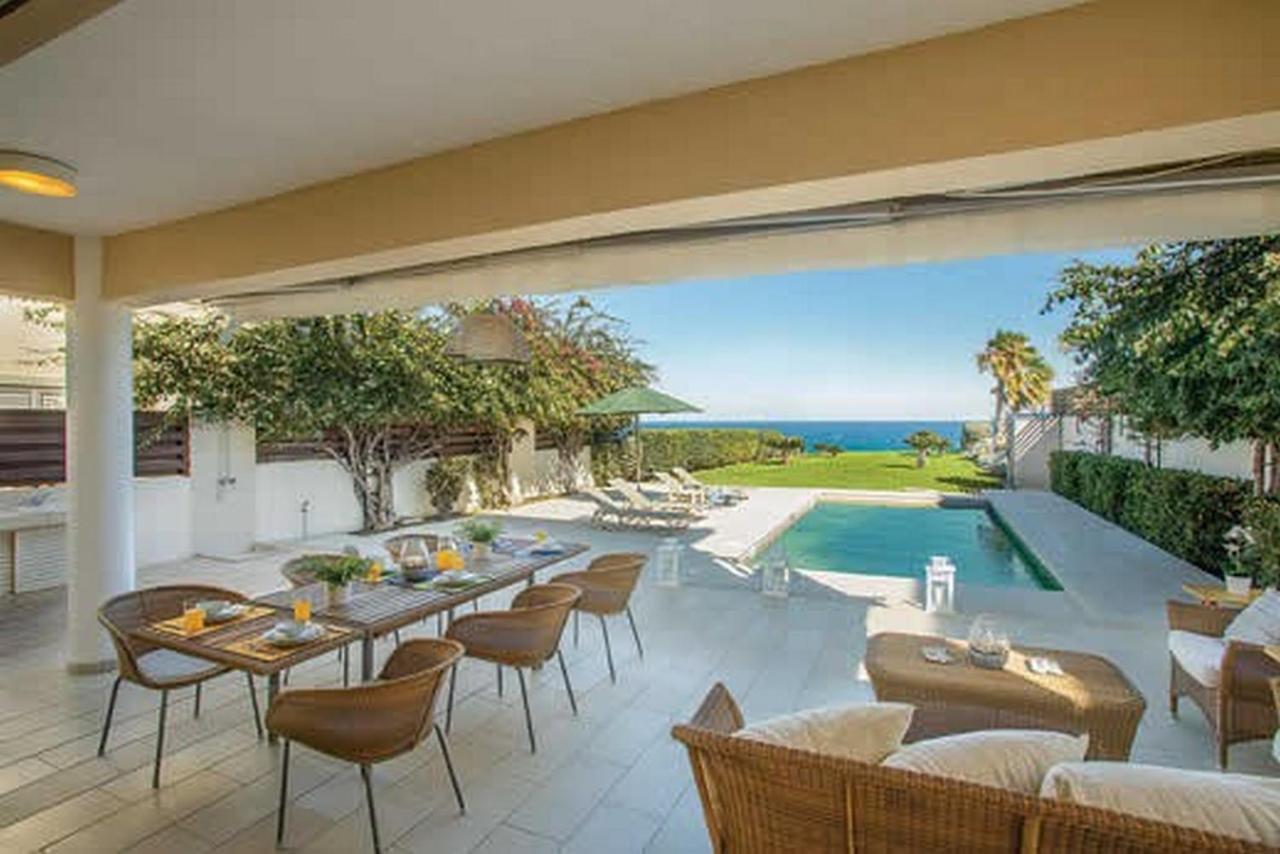 Beachfront Pietra Villa *
