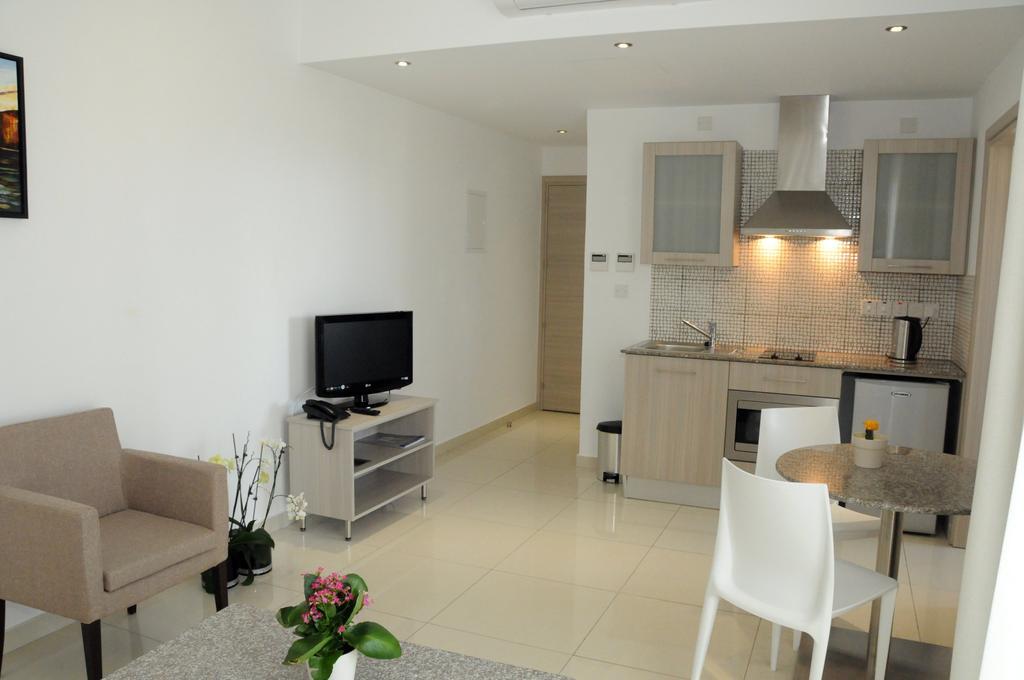 Aparthotel Frixos Larnaca