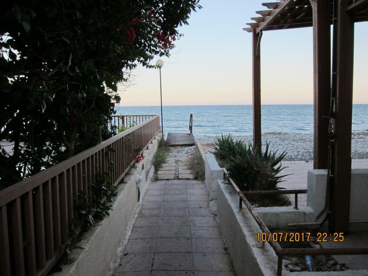 Spiros Seaside No. 11 Villa Meneou