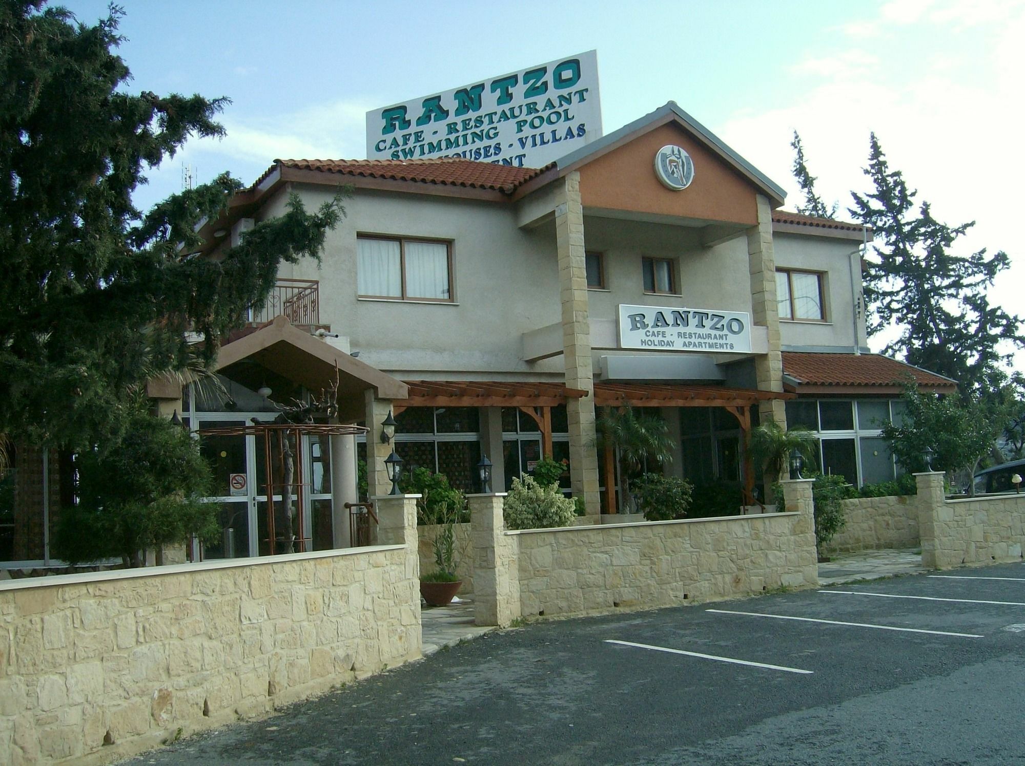 Rantzo Aparthotel