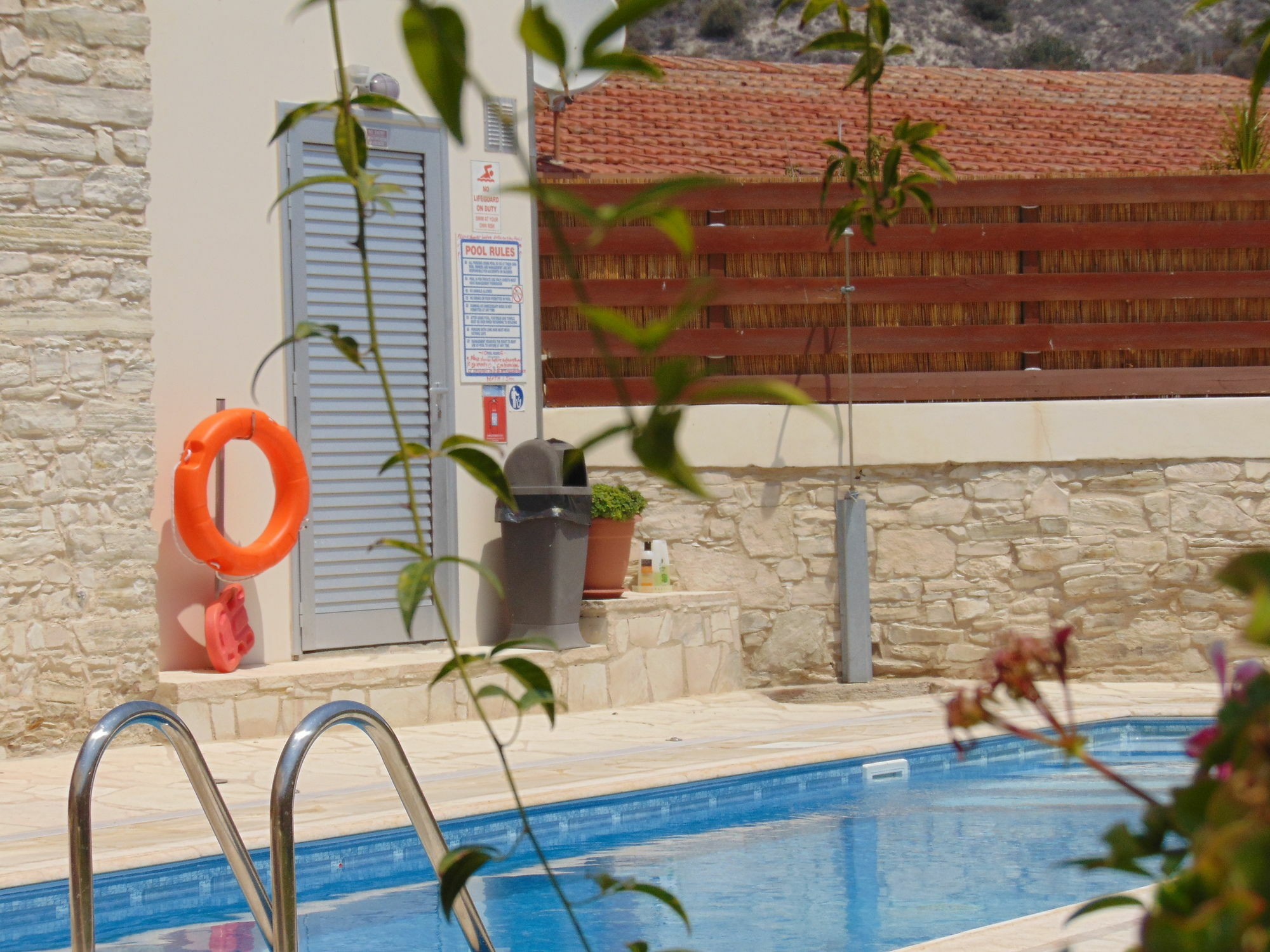 Charalambos Aparthotel