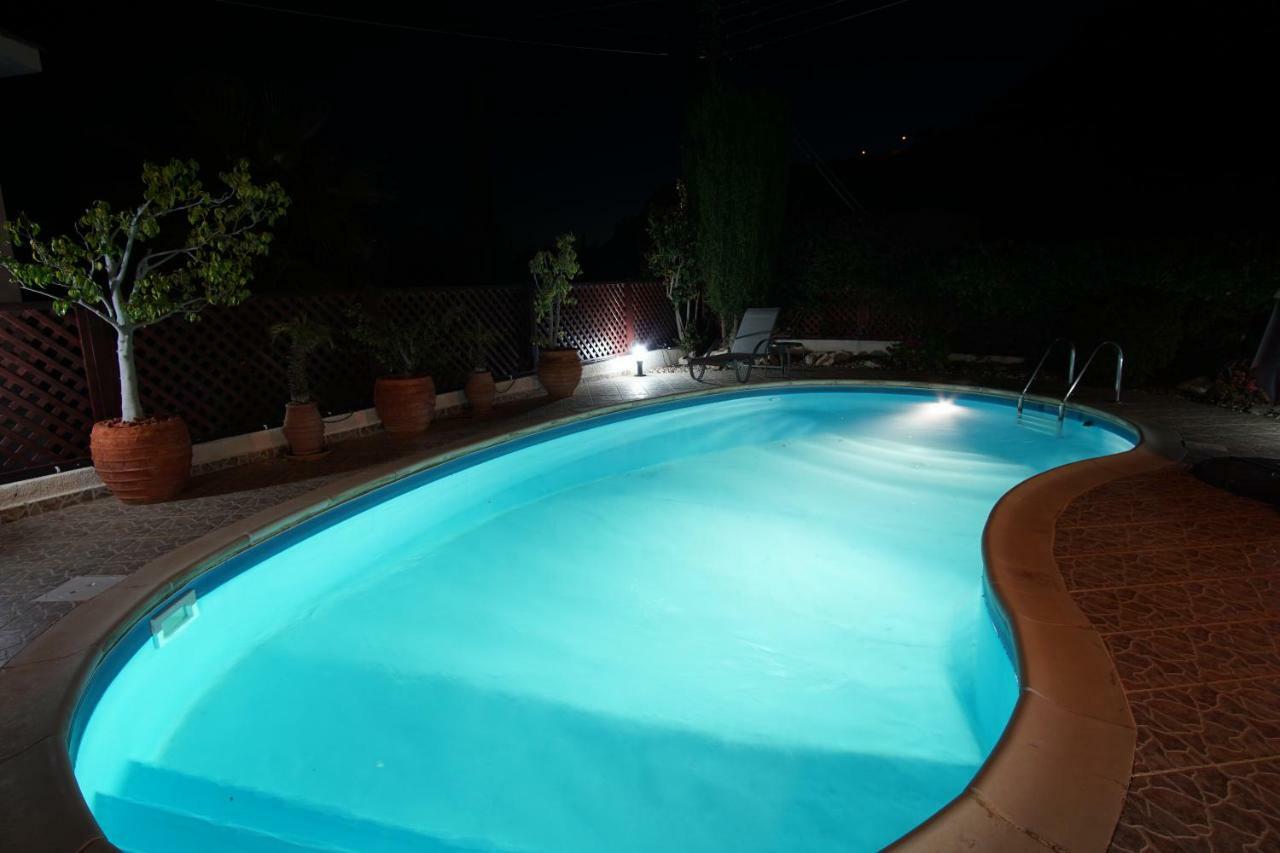Alicia With Priv Pool, Beautiful Garden And Shady Veranda- 5 Min To The *
