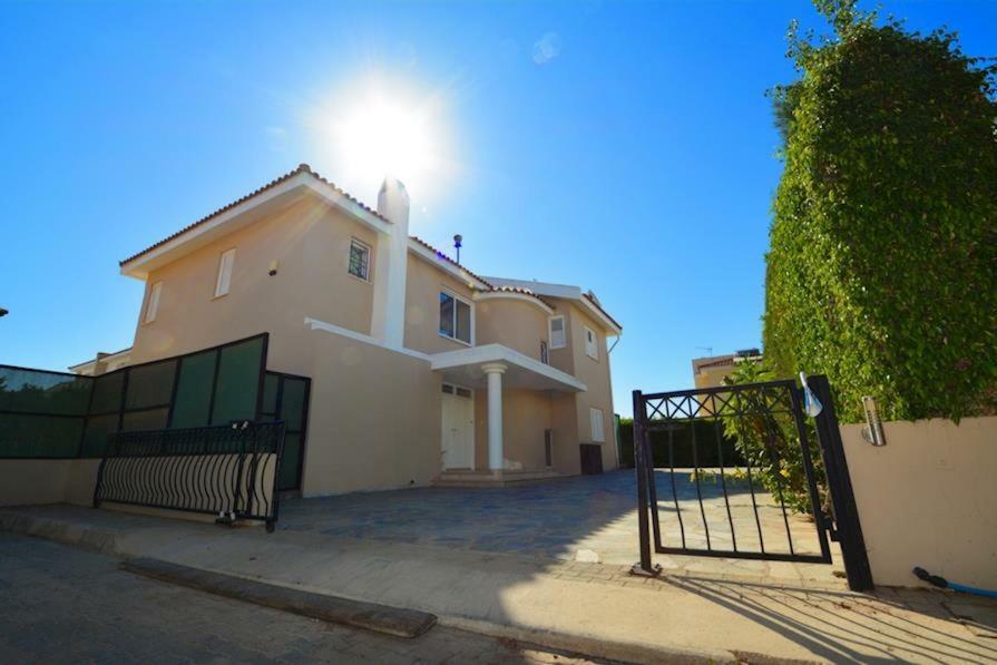 Daryah Sirina Bay Villa *
