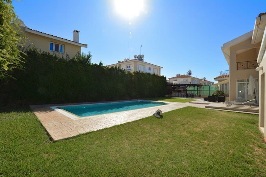 Daryah Sirina Bay Villa *