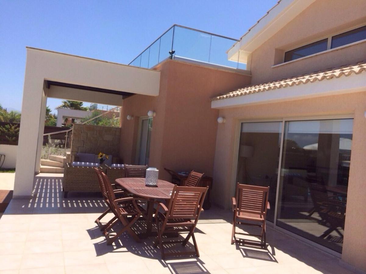 Paradise Latchi Villa *