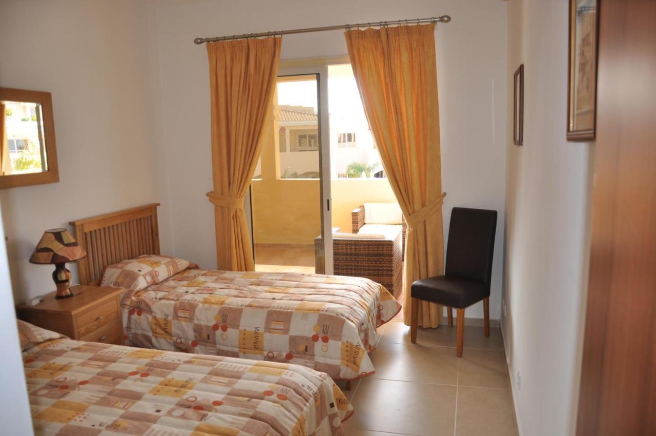 2 Bed, 2 Bath In Apartment *