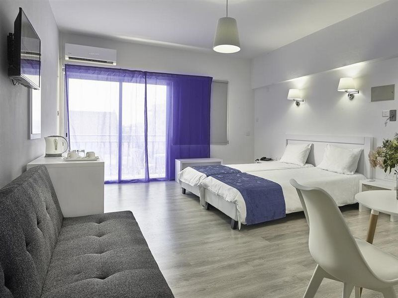 Hotel Mikes Kanarium Larnaca
