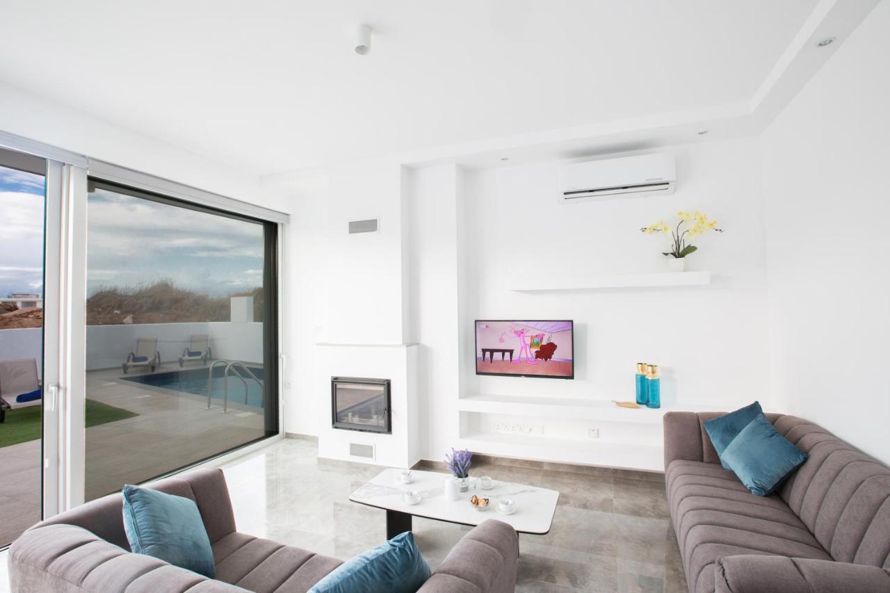Oli Vine Villa Protaras