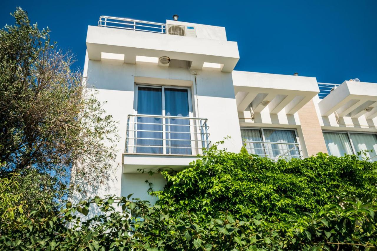 Amazing Two-bedroom In Lukomorye D1 With Private Garden Apartment