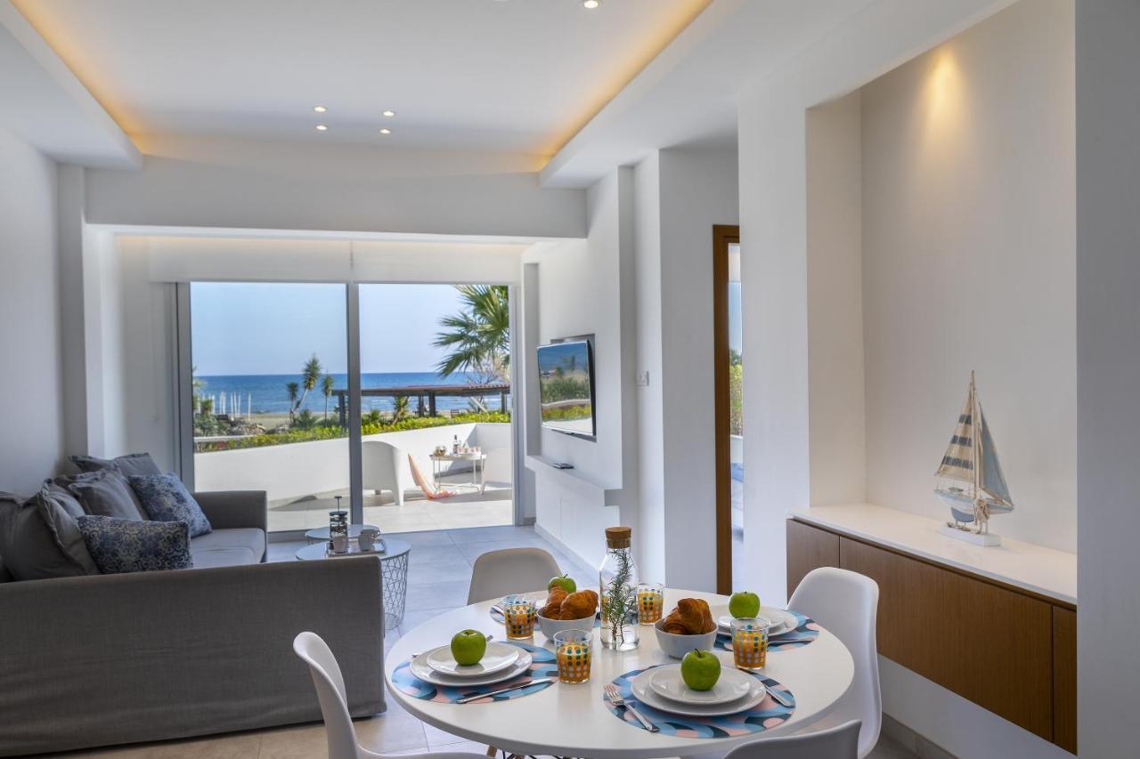 Mackenzie Castella Beachfront Apartment *