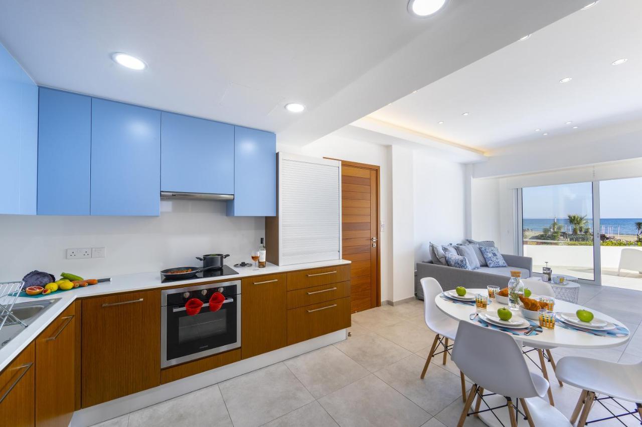 Mackenzie Castella Beachfront Apartment *