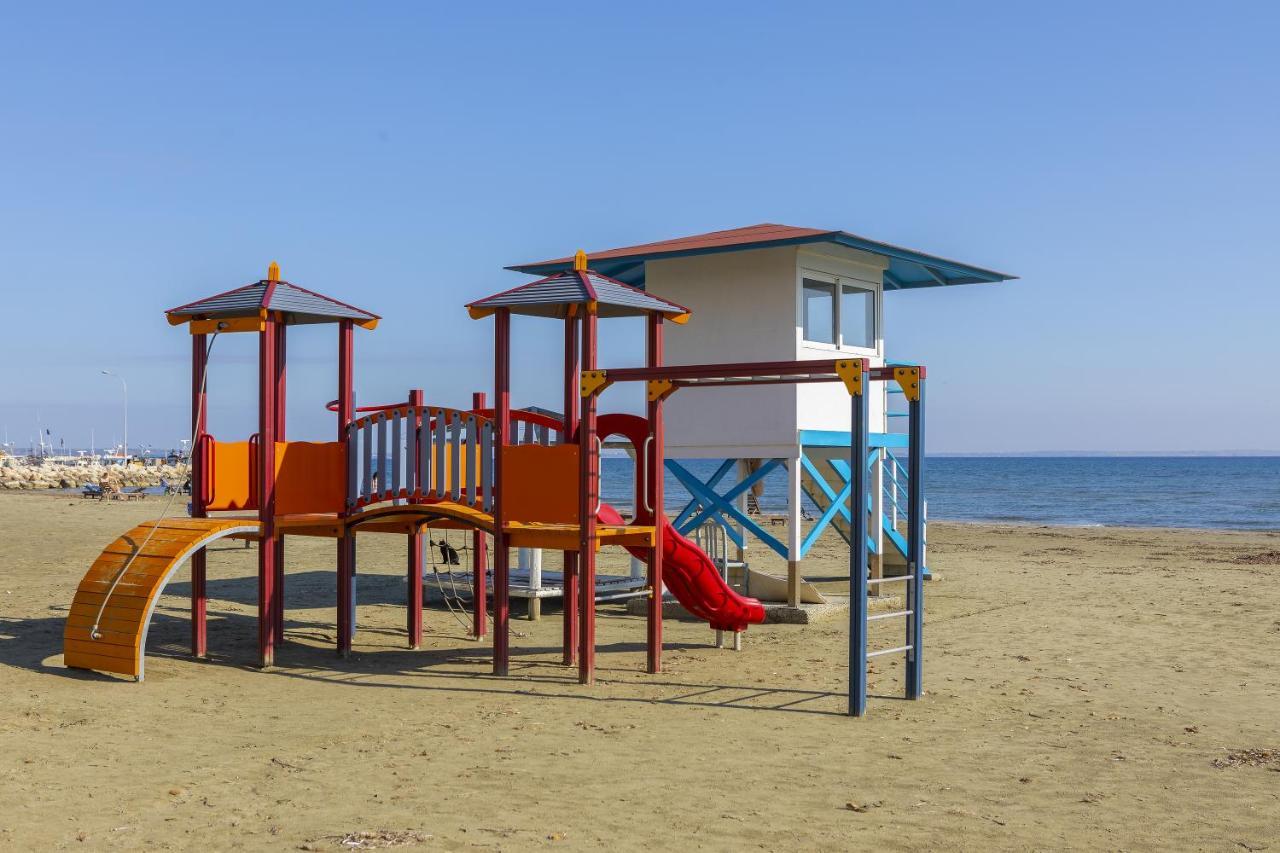 Mackenzie Castella Beachfront Apartment Larnaca