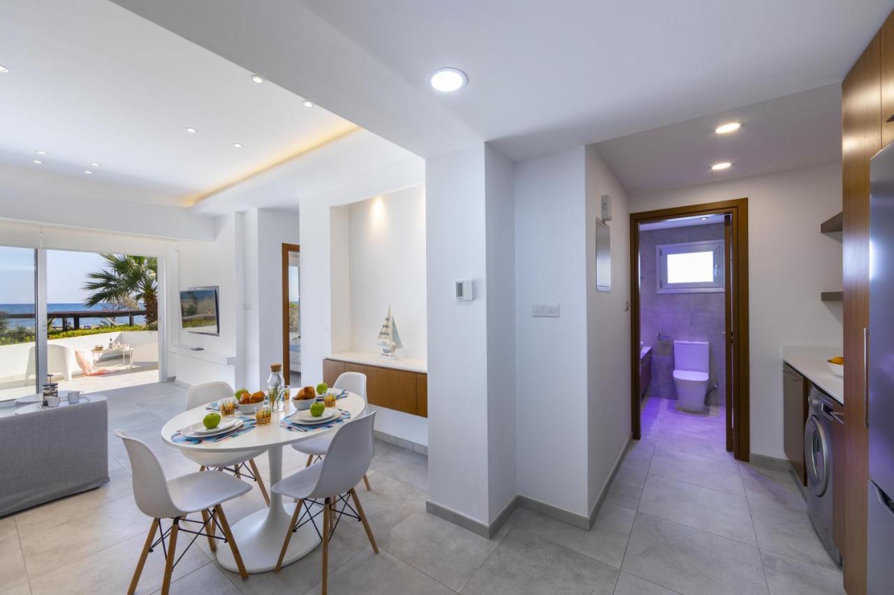 Mackenzie Castella Beachfront *
