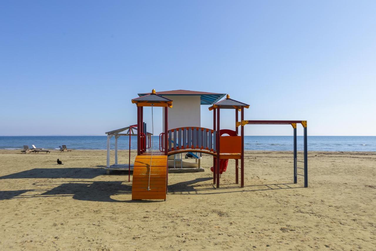 Mackenzie Castella Beachfront *