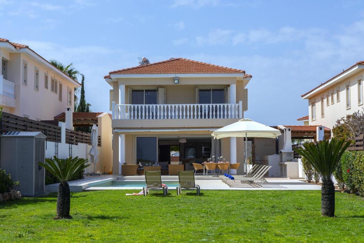 Beachfront Pietra Villa