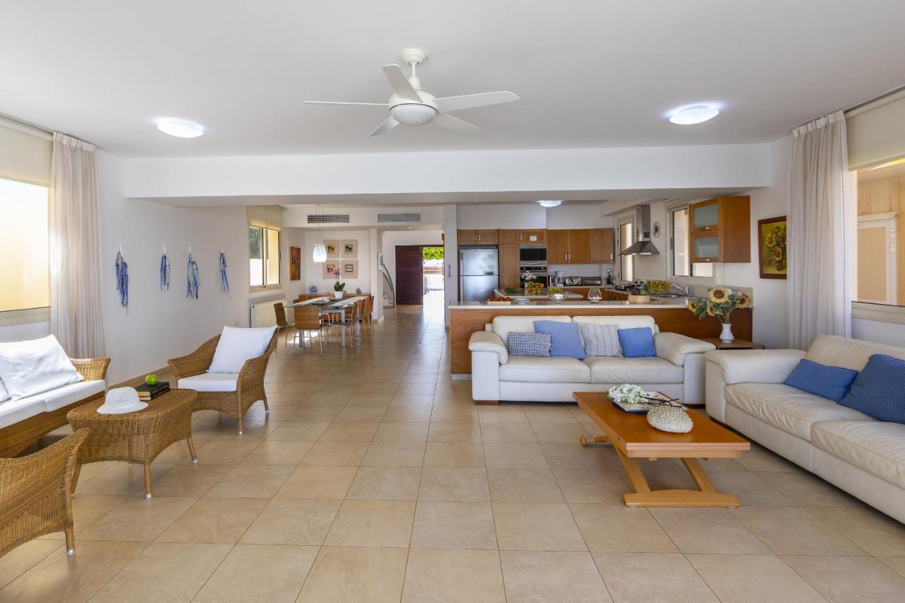 Villa Beachfront Pietra *