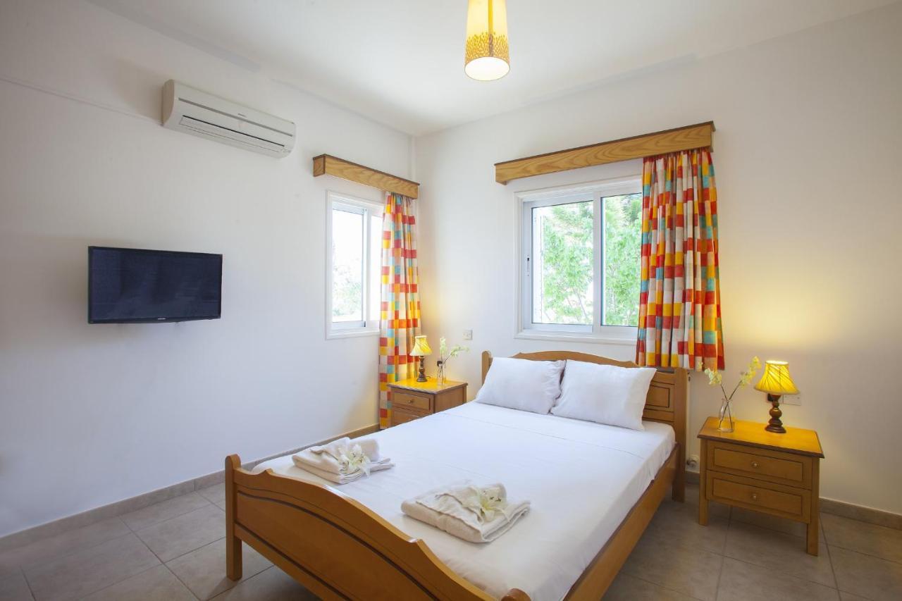 Villa Views Pram1 *