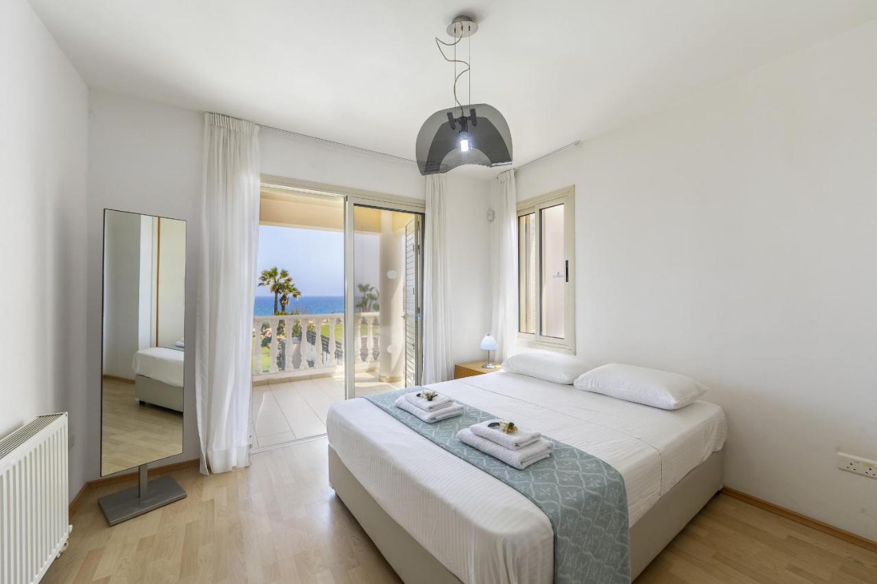 Beachfront Pietra Villa