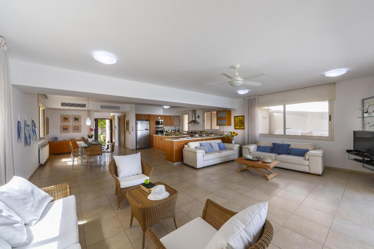 Beachfront Pietra Villa