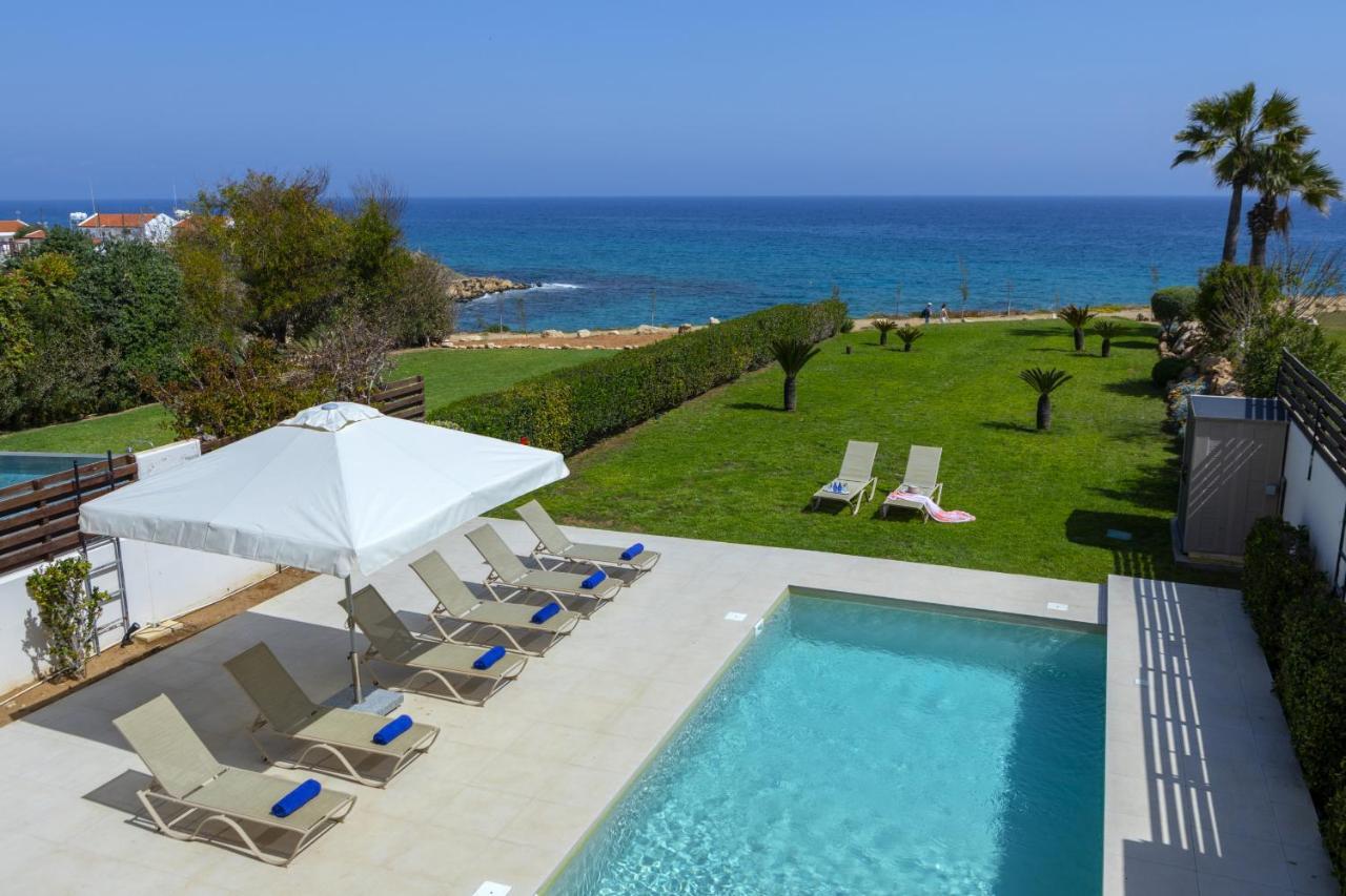 Beachfront Pietra Villa
