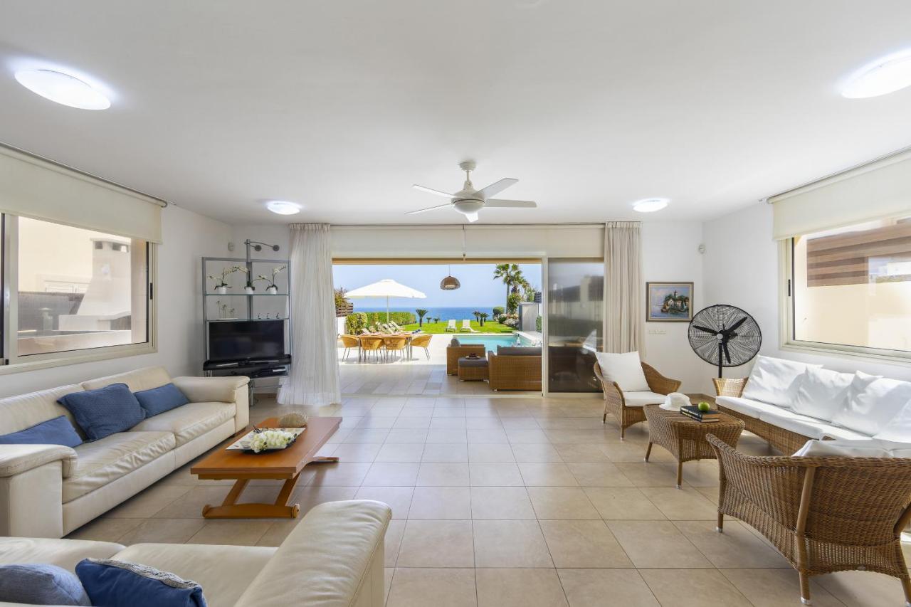 Villa Beachfront Pietra *