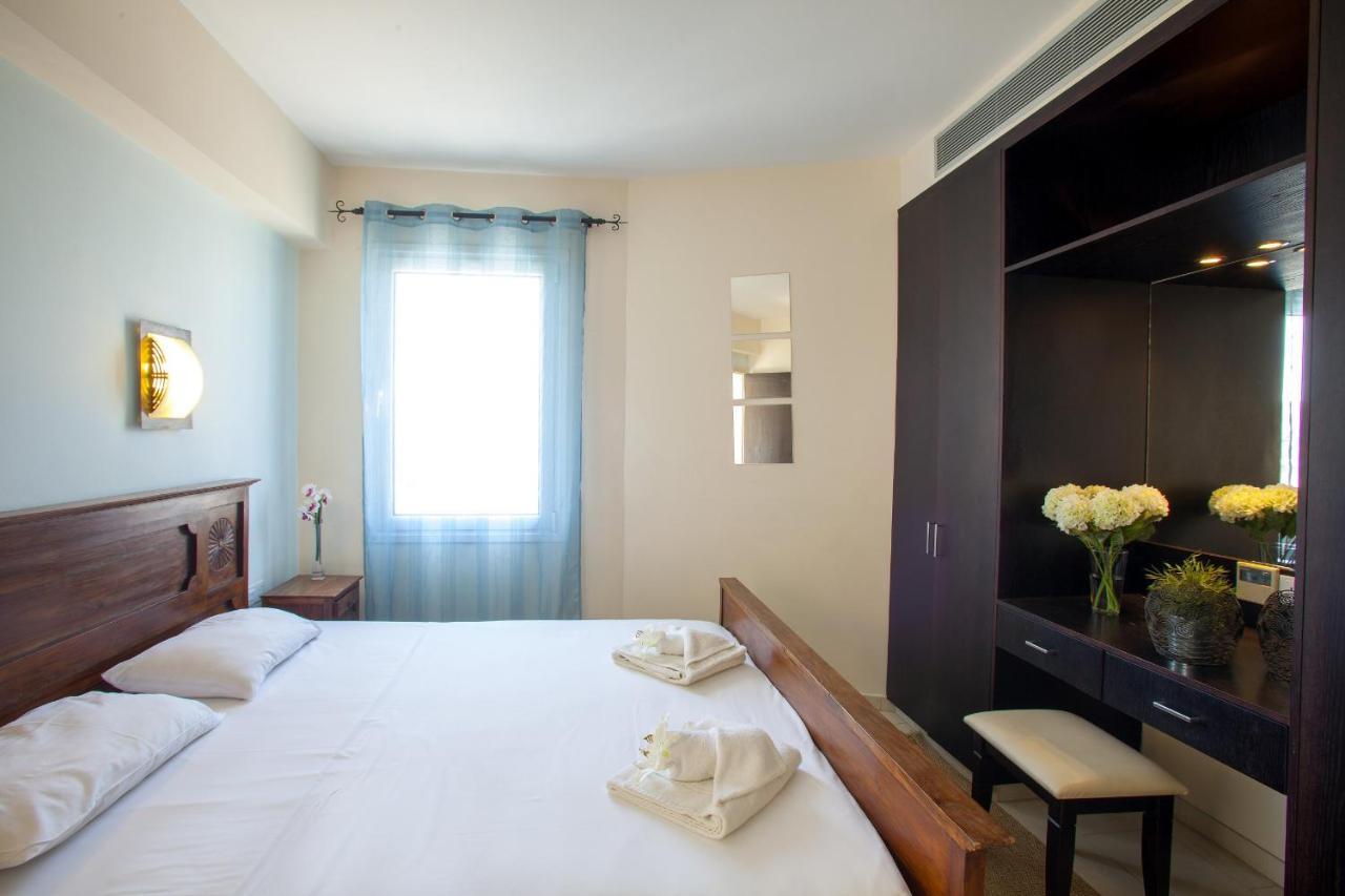 Villa Seafront Infinte Aretousa