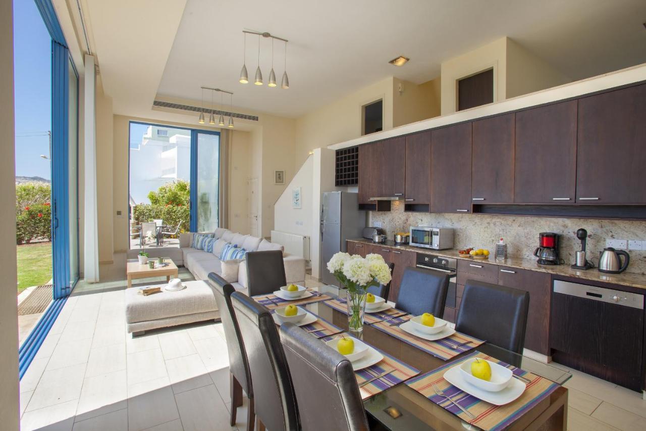 Villa Seafront Infinte Aretousa *