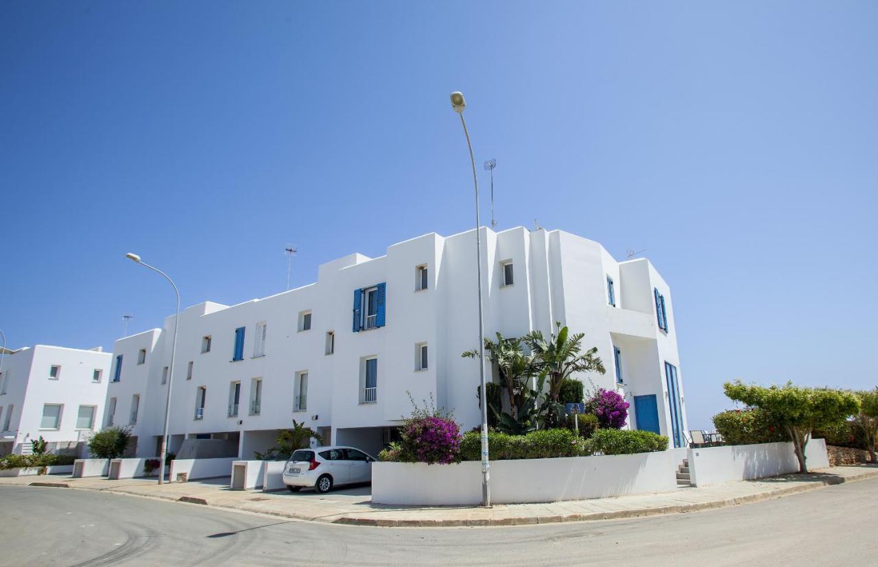Villa Seafront Infinte Aretousa