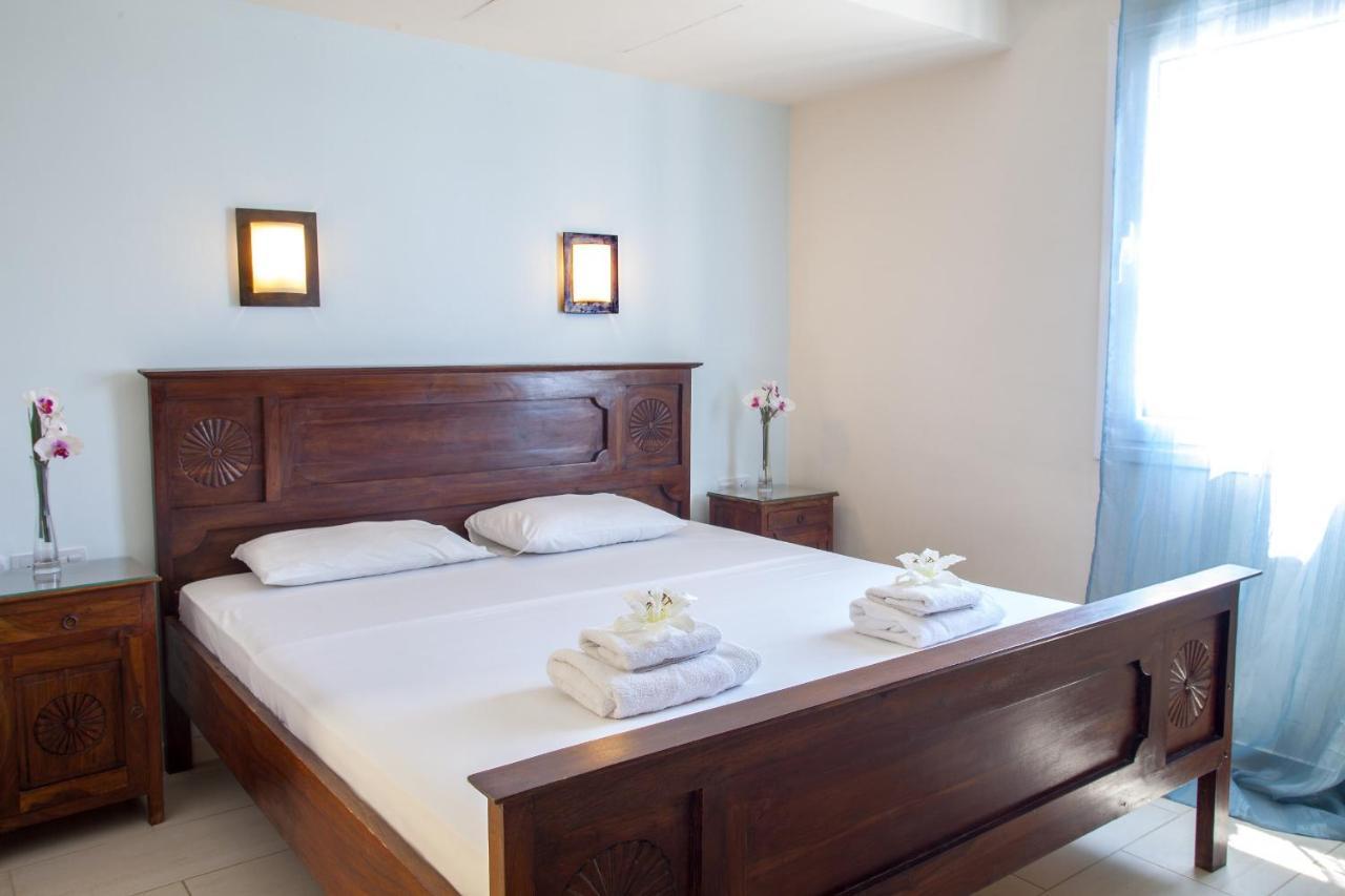 Seafront Infinte Aretousa