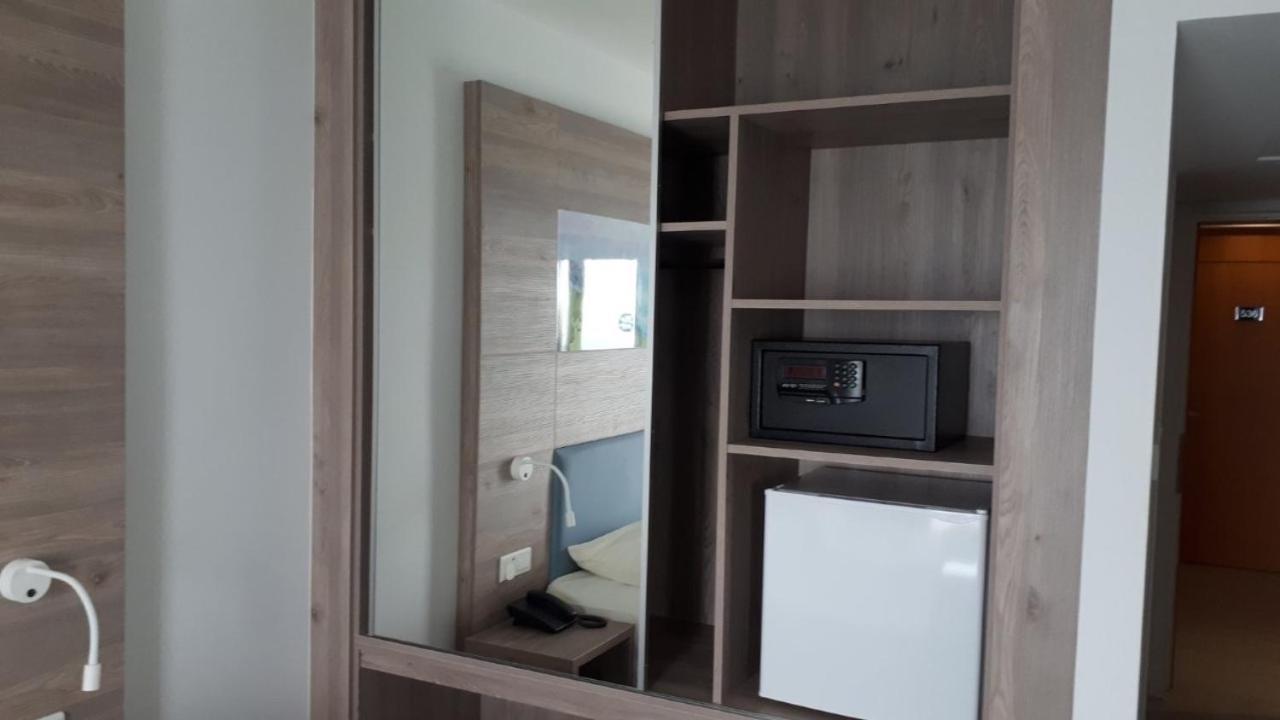 Karousos Aparthotel Ayia Napa