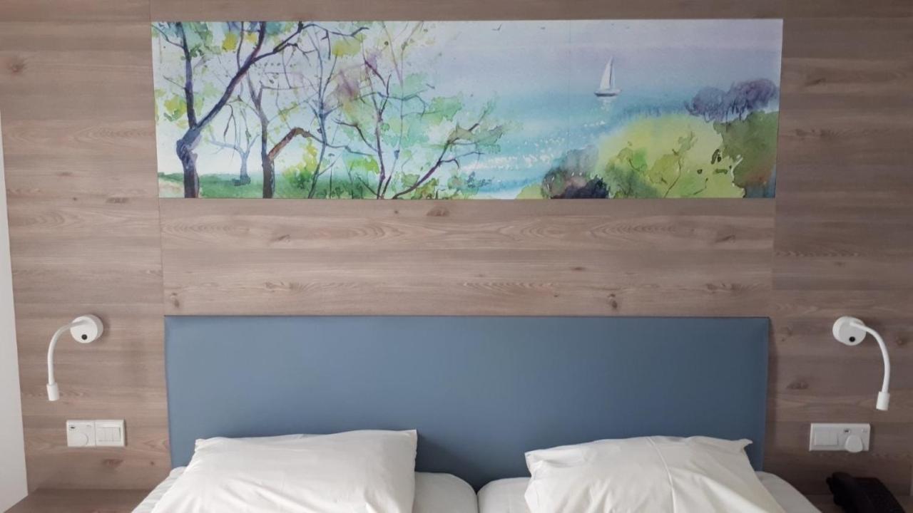 Aparthotel Karousos *