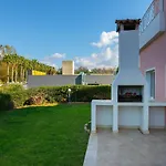 Villa Coral Bay View, Walking Distance To The Beach!