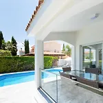 Bungalow Mikaella By Ezoria Villas