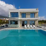 Villa Andromeda, Sea Caves