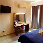 Lakis Court
