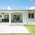 Bungalow Mikaella By Ezoria Villas