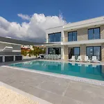 Villa Andromeda, Sea Caves
